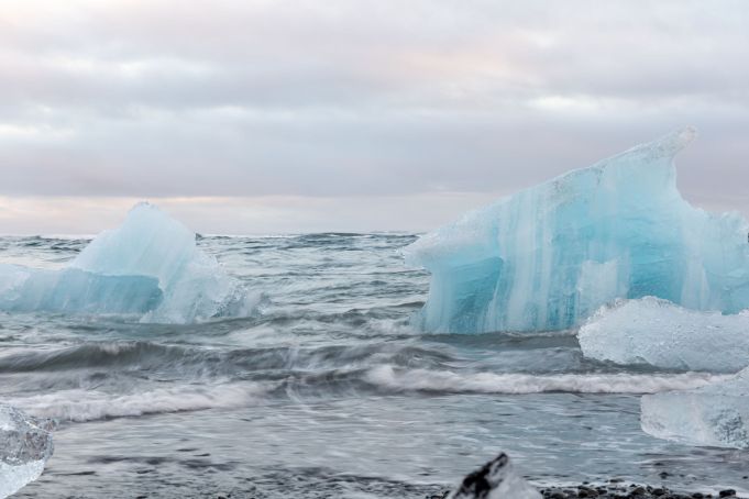 Diamond beach ice floe